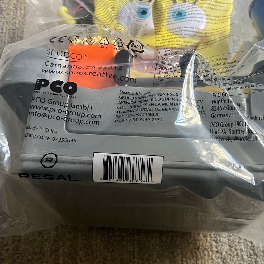 SpongeBob SquarePants Regal Exclusive Popcorn bucket and Drink Cup combo - Picture 3 of 6